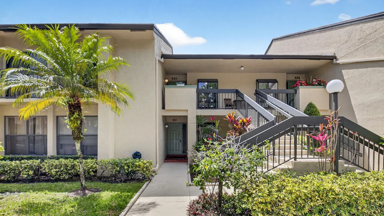 5106 Oak Hill Ln, Delray Beach, FL 33484