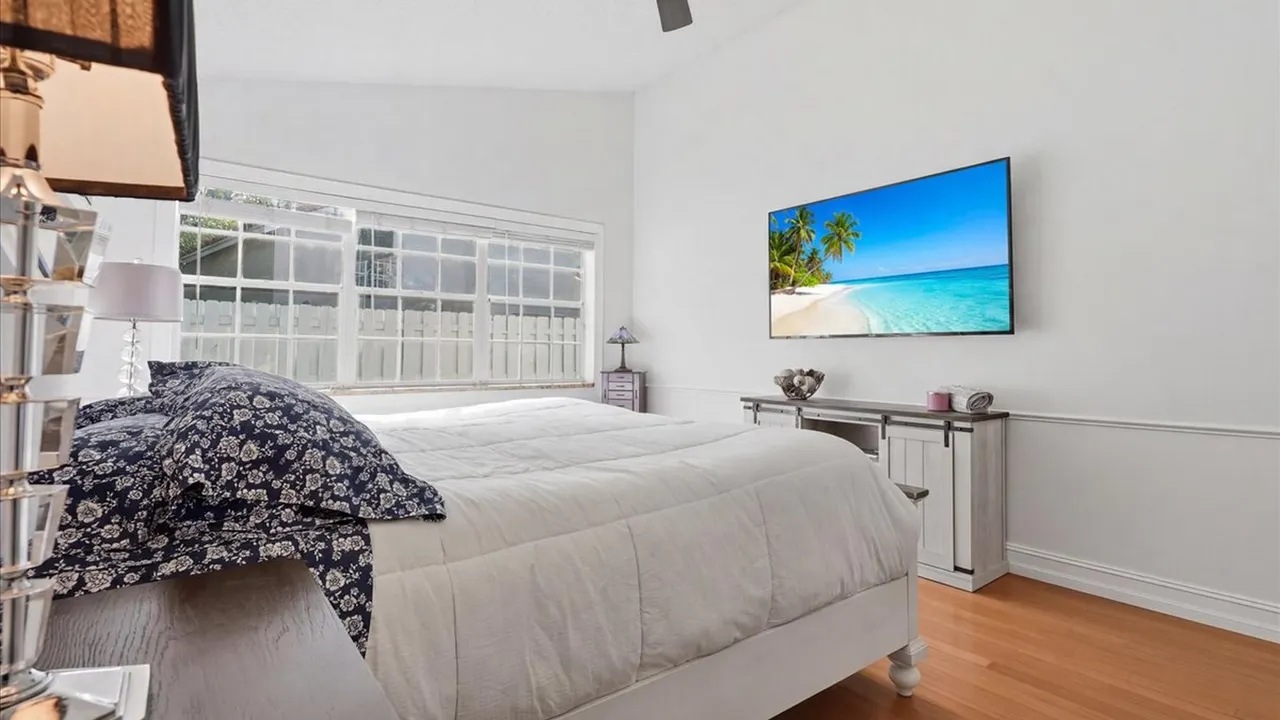 345 Somerset Way, Weston, FL 33326