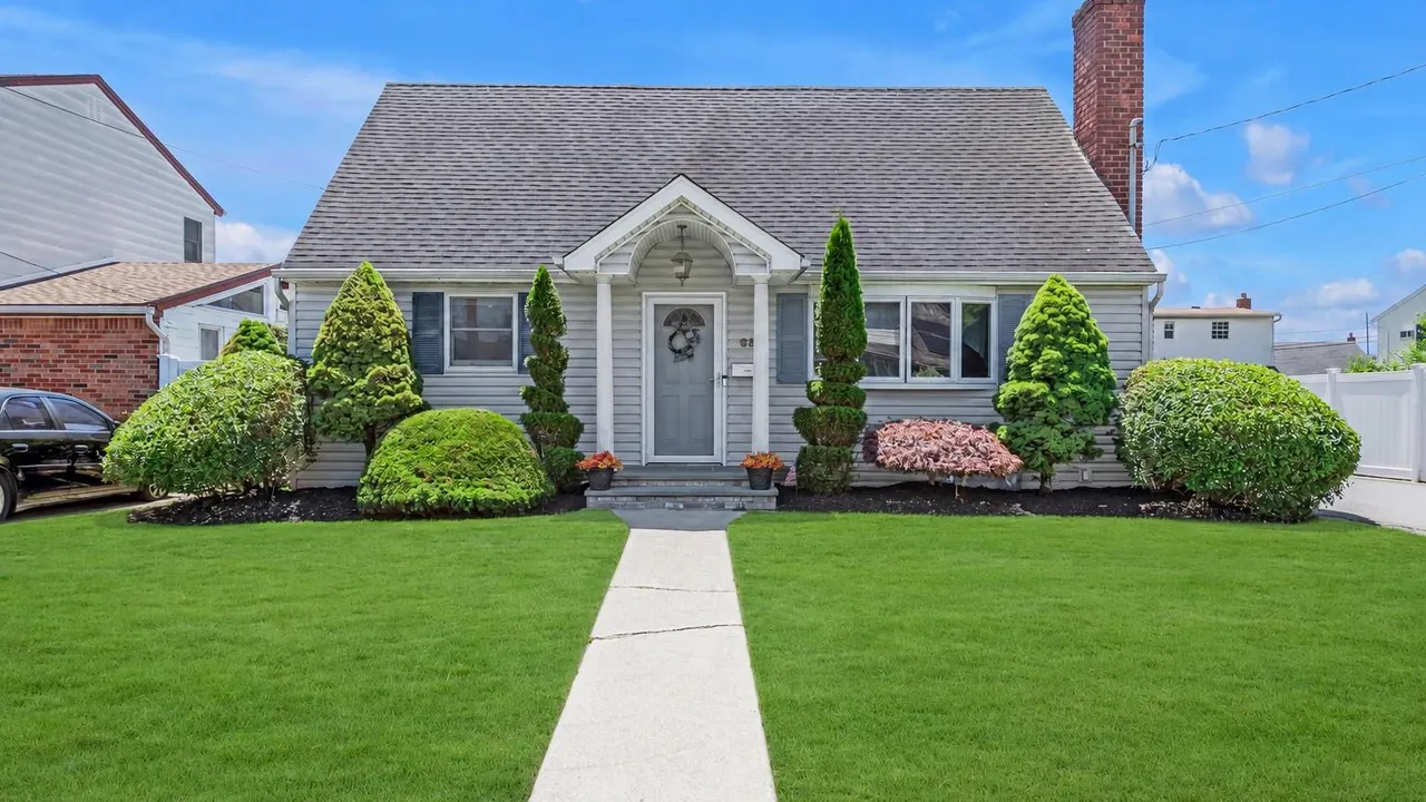 63 Lincoln Boulevard
