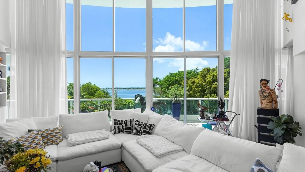2127 Brickell Ave